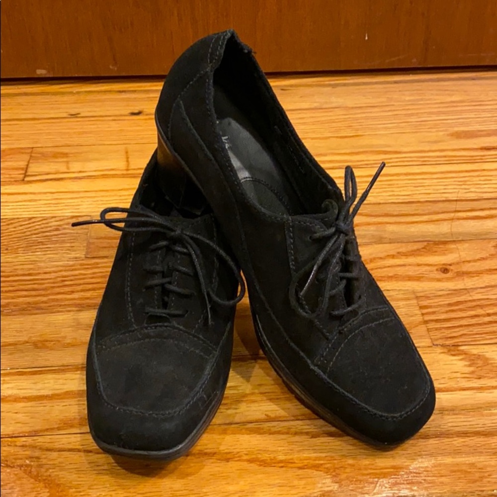 Women’s Clark’s low heel dress shoes